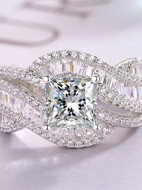 Fashionable Finger Jewelry Ring For Women Luxurious Engagement Ring