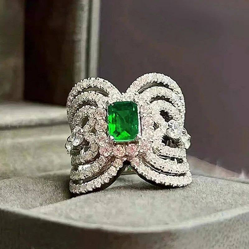 Fashionable Finger Jewelry Ring For Women Luxurious Engagement Ring