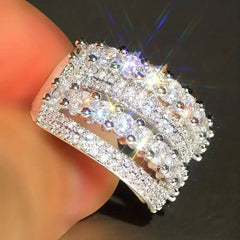 Fashionable Finger Jewelry Ring For Women Luxurious Engagement Ring
