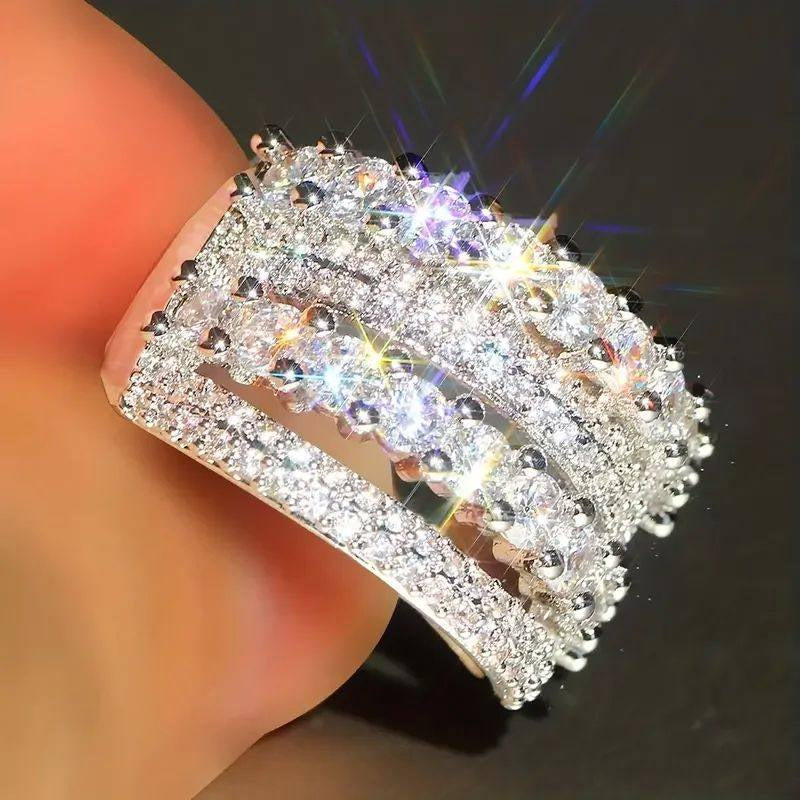 Fashionable Finger Jewelry Ring For Women Luxurious Engagement Ring
