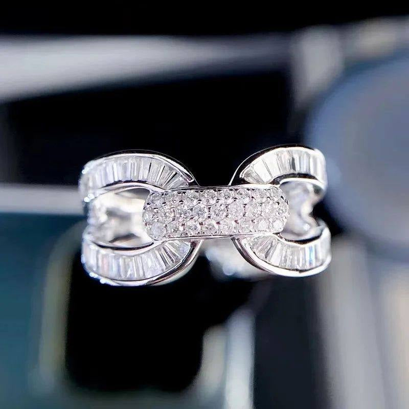 Fashionable Finger Jewelry Ring For Women Luxurious Engagement Ring