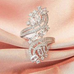 Fashionable Finger Jewelry Ring For Women Luxurious Engagement Ring