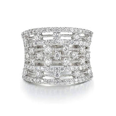 Fashionable Finger Jewelry Ring For Women Luxurious Engagement Ring